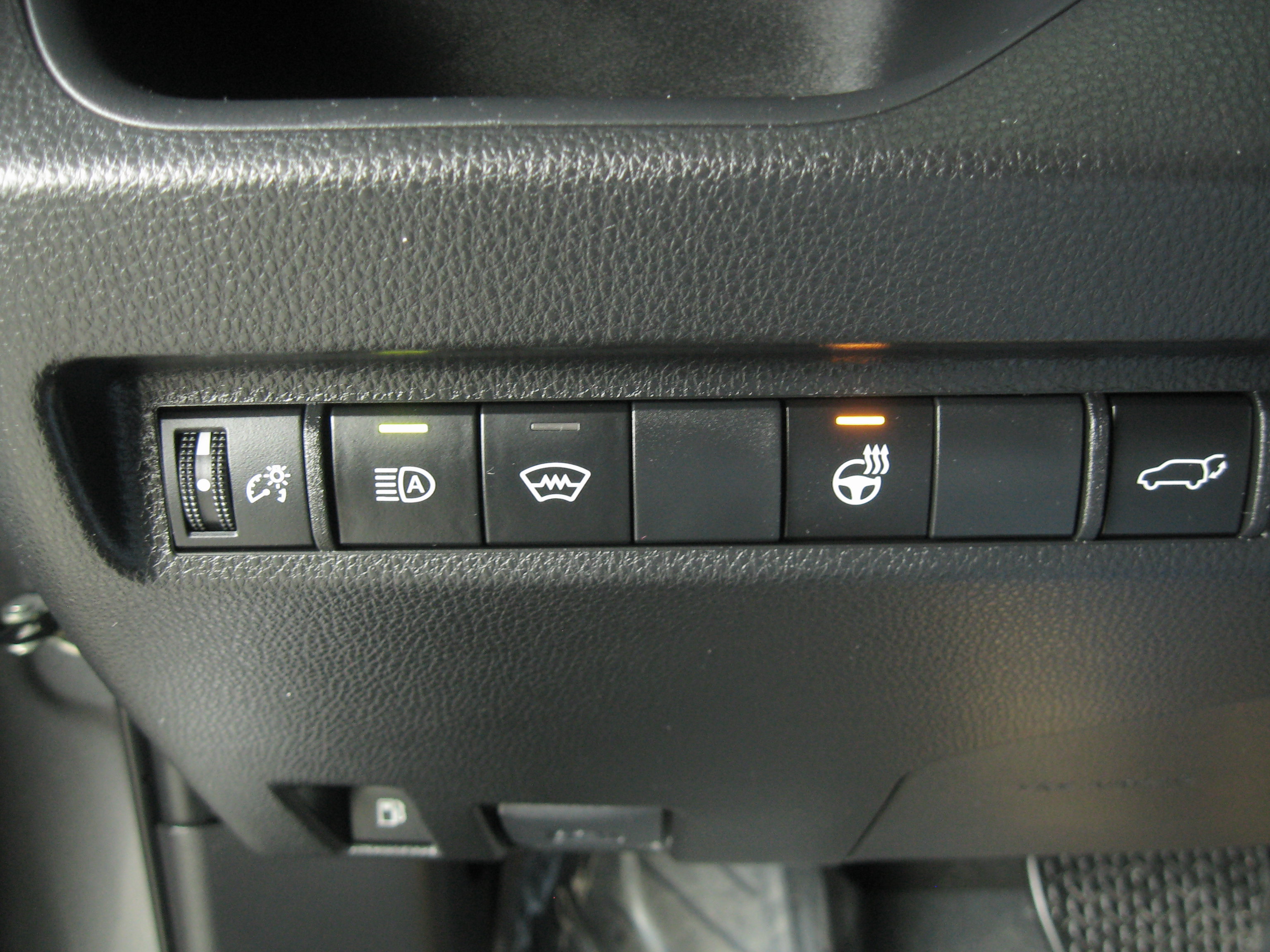 Used 2023 Toyota RAV4 SE w/ Convenience Package image 19