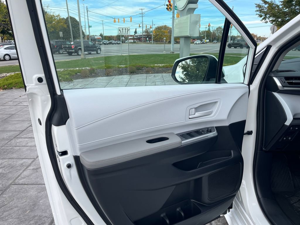 New 2025 Toyota Sienna LE image 11