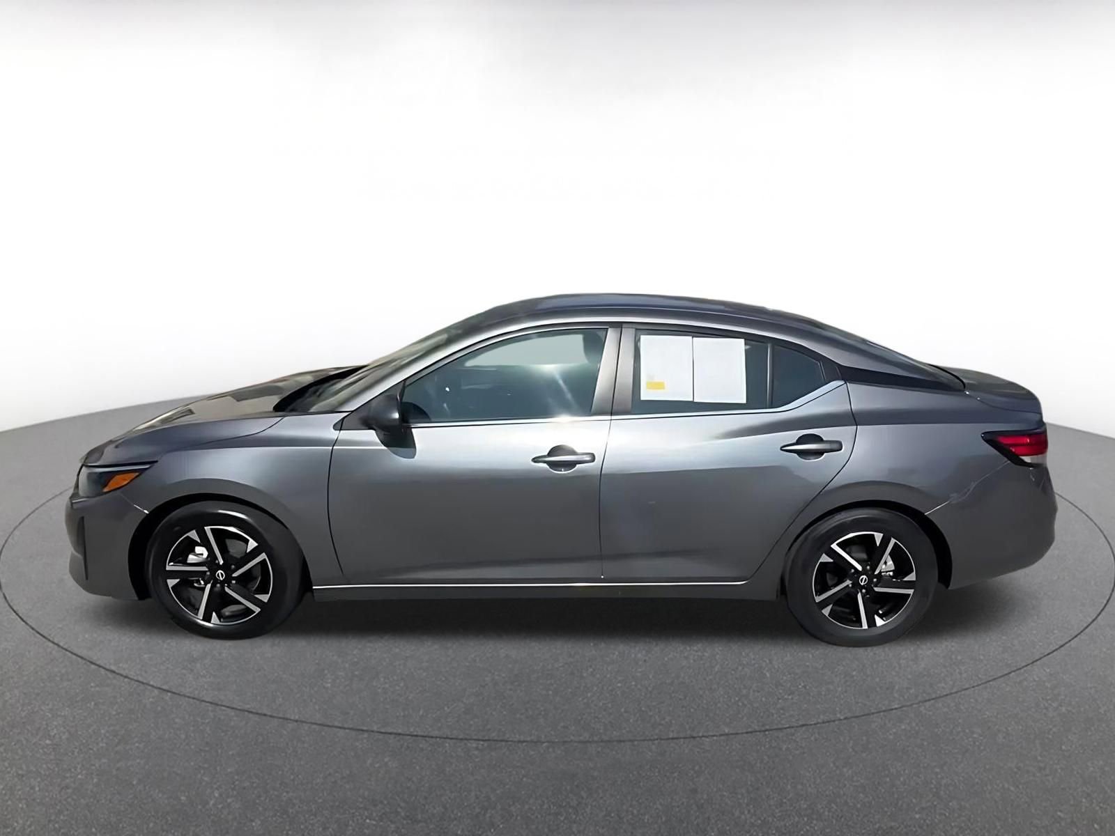 Used 2025 Nissan Sentra SV FWD image 9
