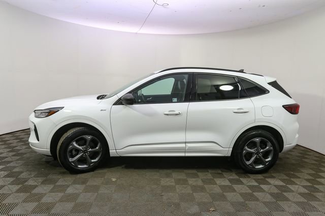 Used 2023 Ford Escape ST-Line w/ Tech Pack #1 AWD/4WD image 6