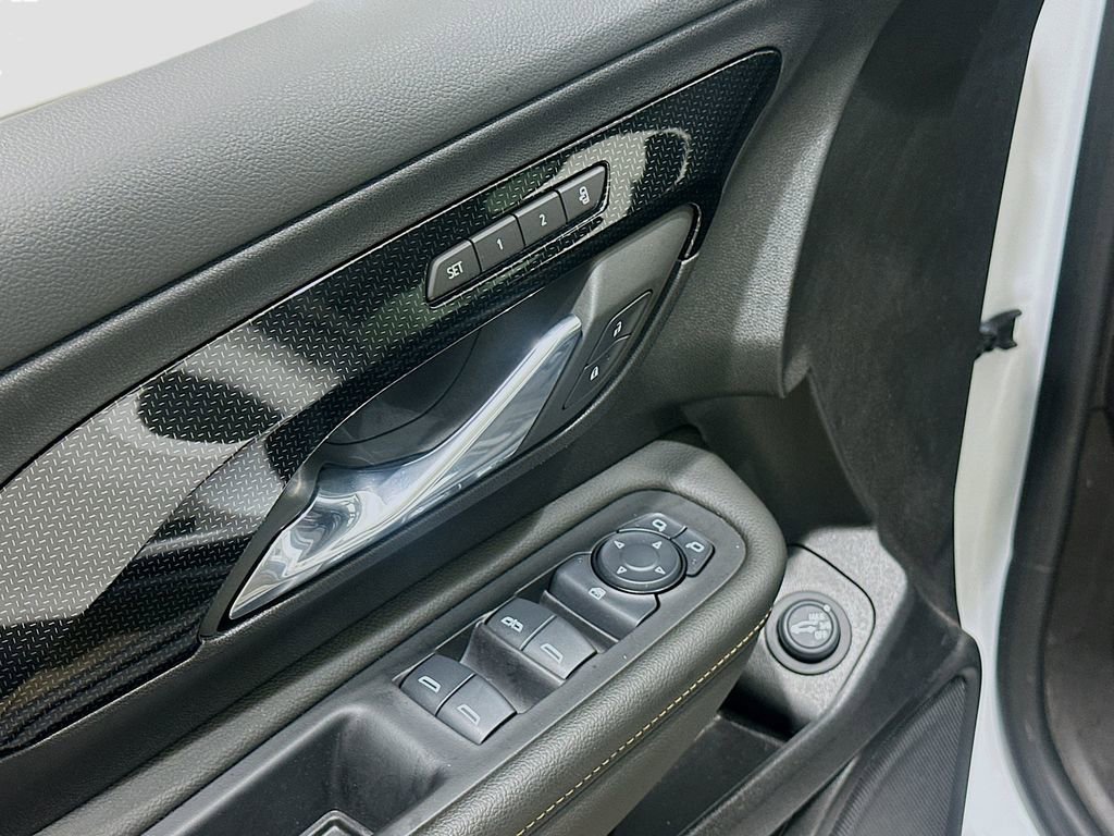 Used 2024 GMC Terrain AT4 w/ Infotainment Package II AWD/4WD image 18