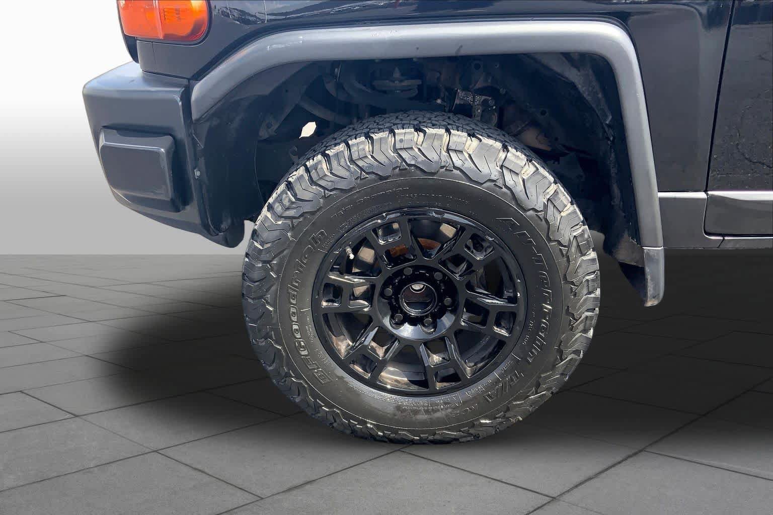 Used 2012 Toyota FJ Cruiser 2WD w/ Upgrade Pkg image 9