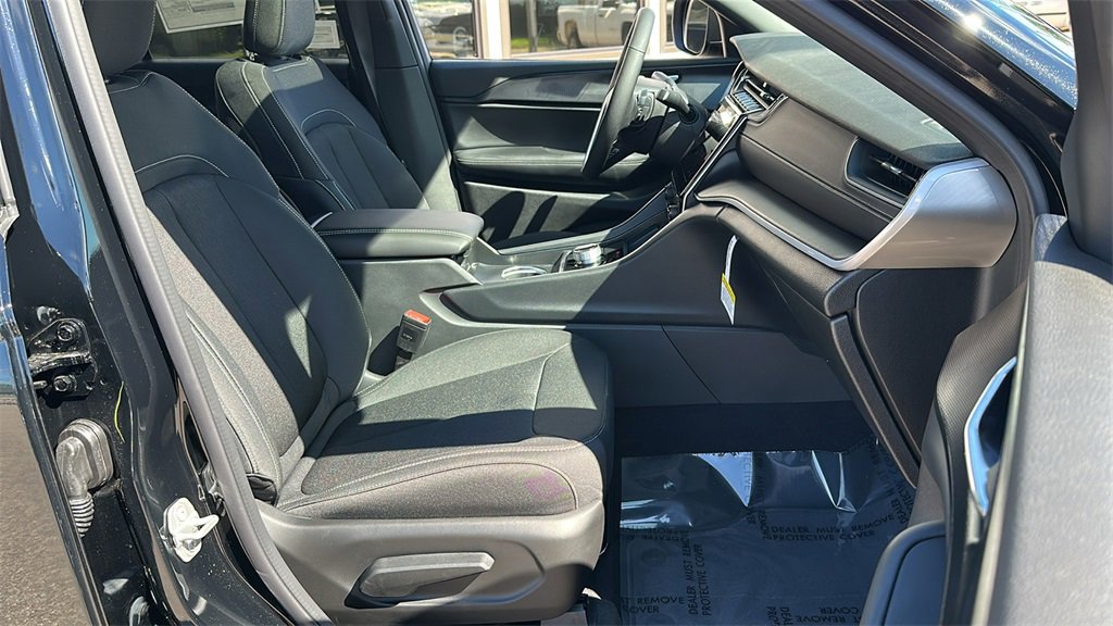 New 2025 Jeep Grand Cherokee Laredo X w/ Luxury Tech Group I image 31