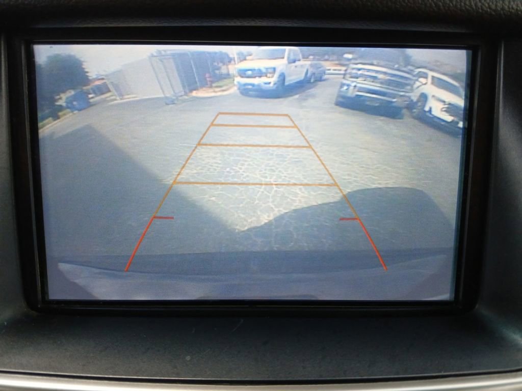Used 2018 Chevrolet Suburban LT RWD image 9