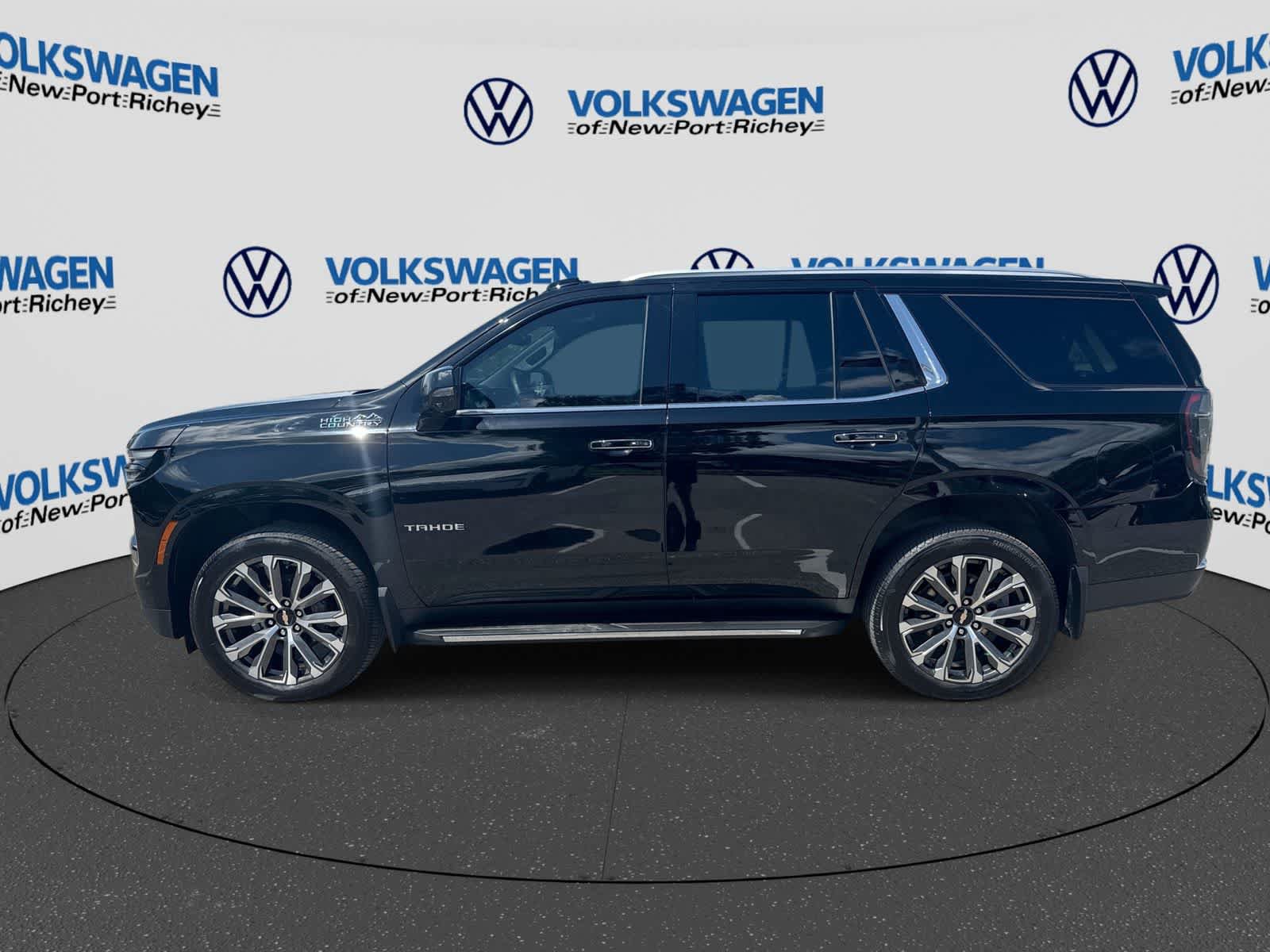 Used 2025 Chevrolet Tahoe High Country AWD/4WD image 11
