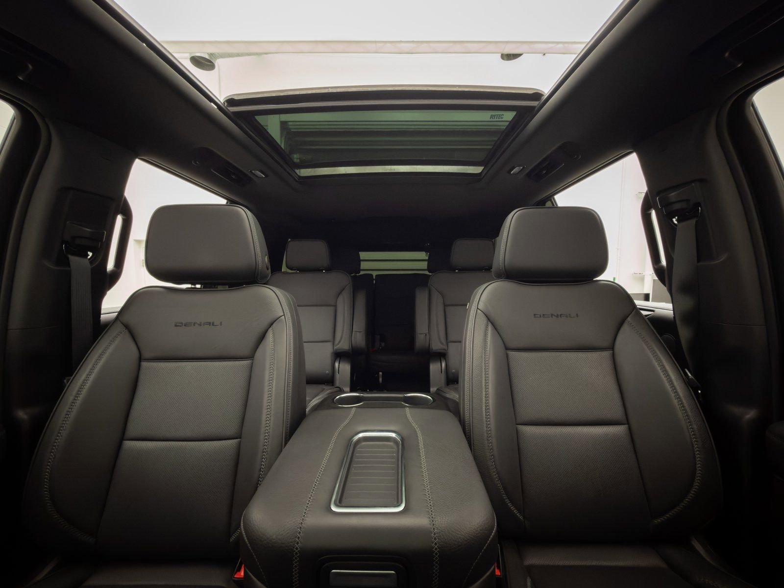 Used 2024 GMC Yukon Denali image 17
