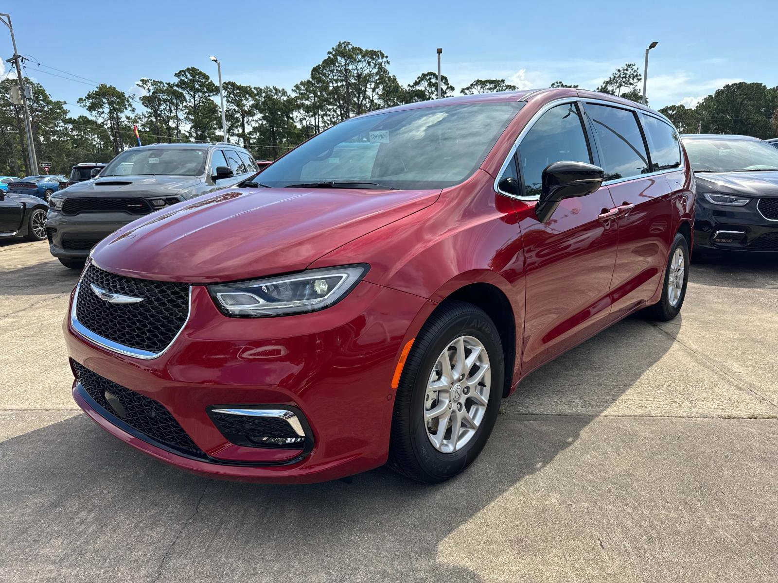 New 2026 Chrysler Pacifica Select image 7