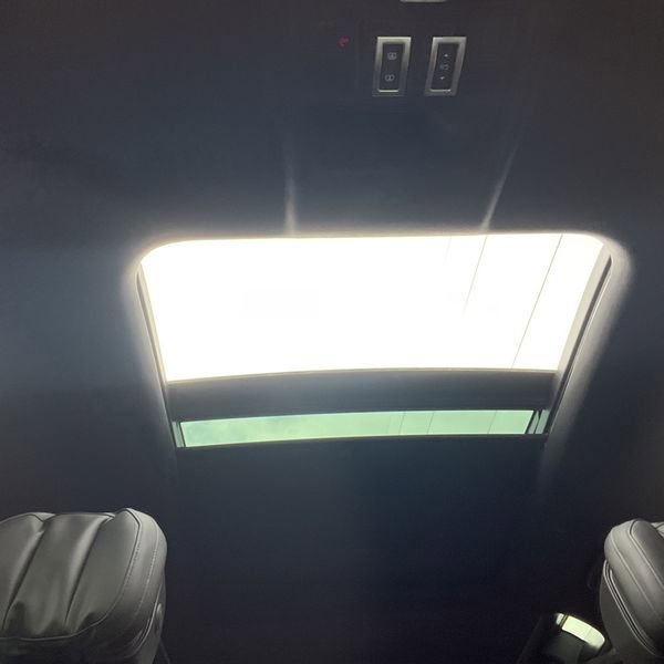 Used 2025 Land Rover Defender 110 V8 image 9