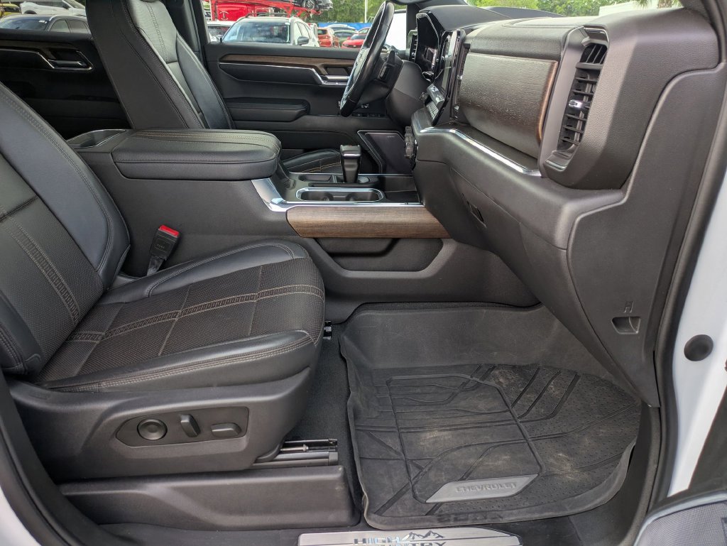 Used 2023 Chevrolet Silverado 1500 High Country w/ Technology Package AWD/4WD image 29
