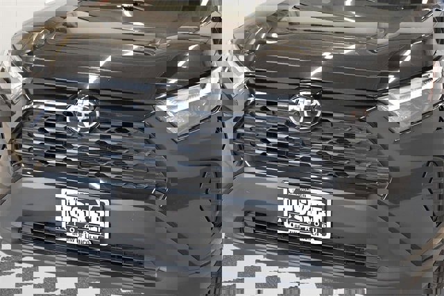 Used 2025 Toyota RAV4 XLE image 16