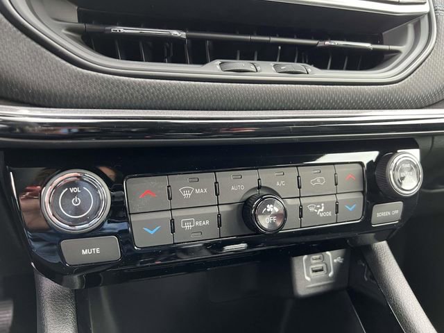 New 2026 Jeep Compass Latitude image 18