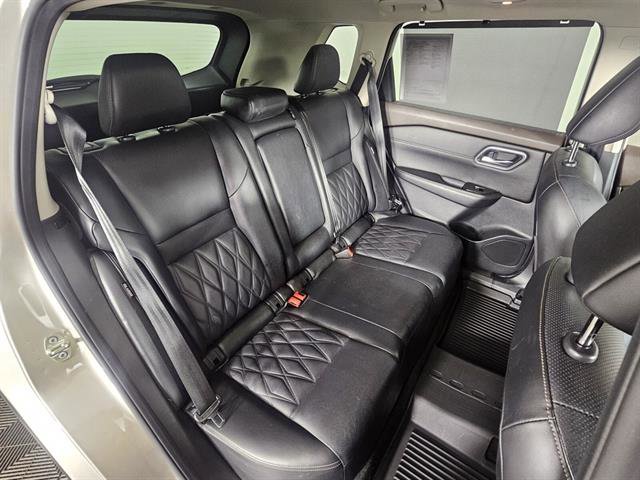 Used 2021 Nissan Rogue Platinum image 16