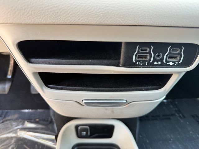 Used 2023 Chrysler Pacifica Touring-L FWD image 28
