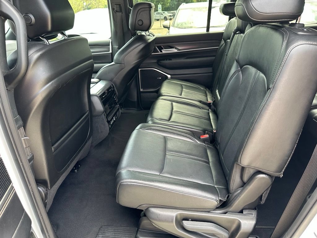 Used 2024 Jeep Wagoneer Series II w/ Flexible Seating Group RWD image 17