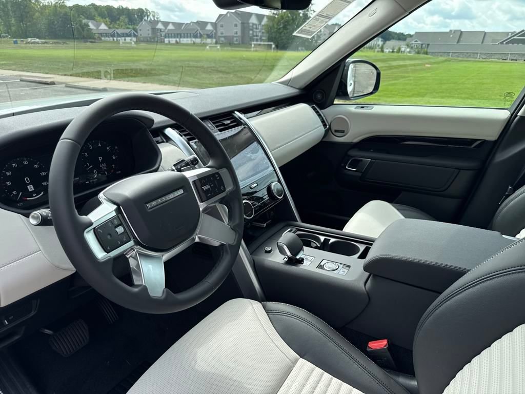 New 2025 Land Rover Discovery S AWD/4WD image 12