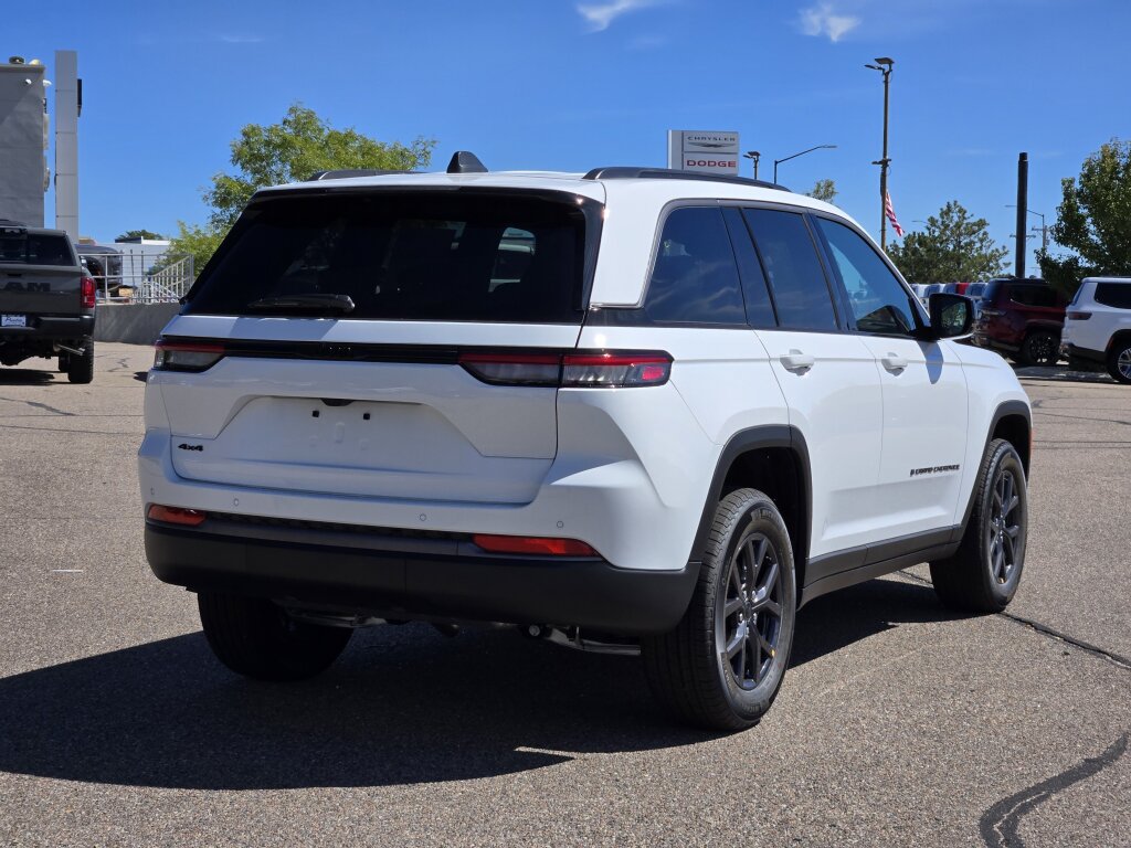 New 2027 Jeep Grand Cherokee Altitude AWD/4WD image 3
