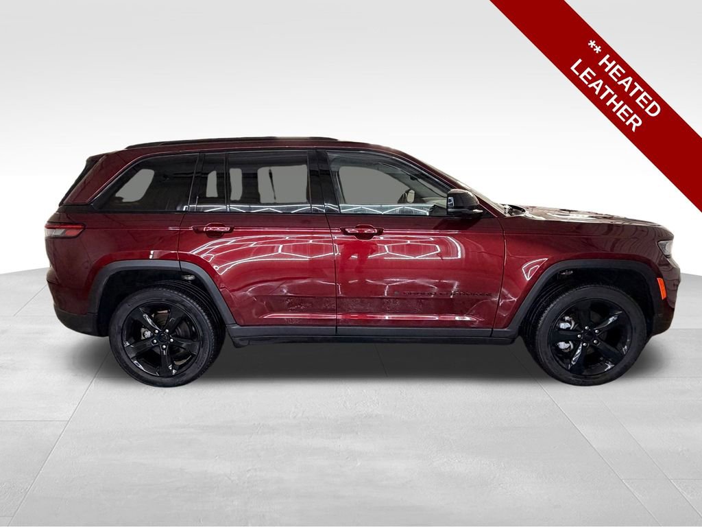 Used 2023 Jeep Grand Cherokee Limited w/ Black Appearance Package image 9