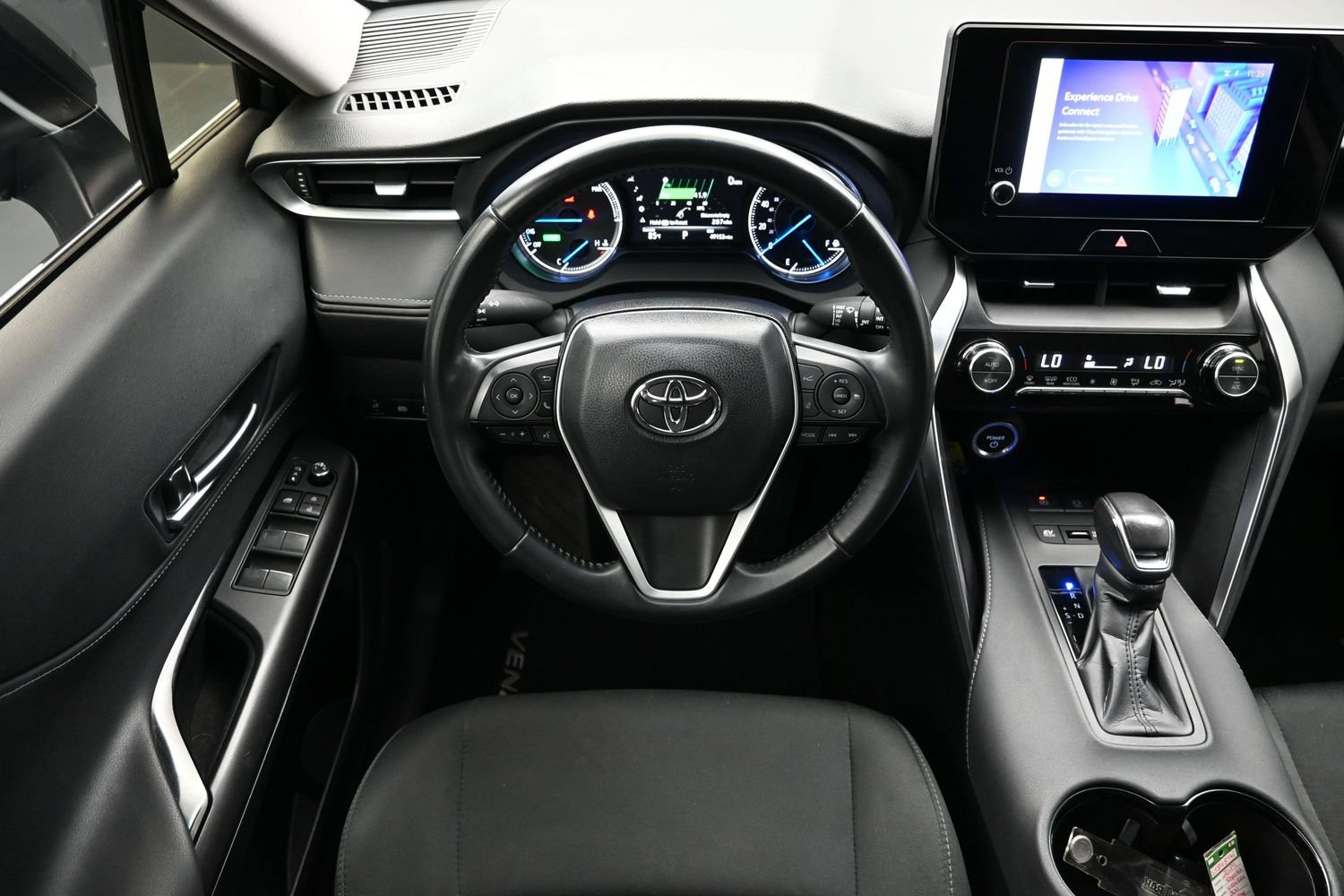 Used 2024 Toyota Venza LE AWD/4WD image 26