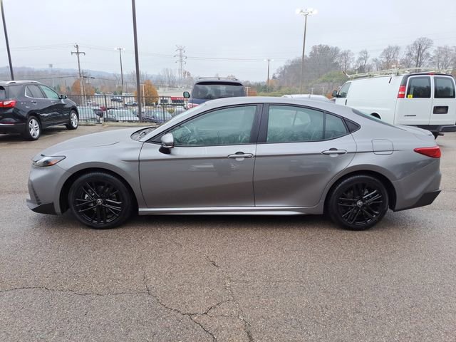 Used 2025 Toyota Camry SE image 2