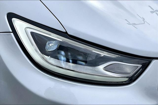 Used 2023 Chrysler Pacifica Touring-L image 32