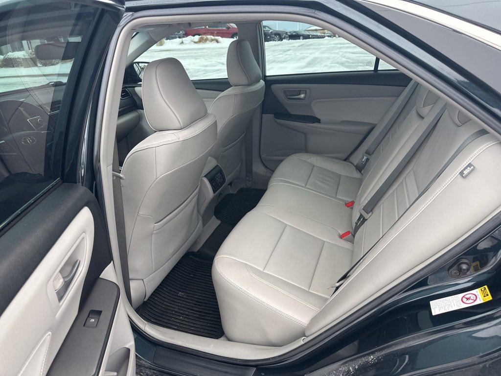 Used 2016 Toyota Camry XLE image 5