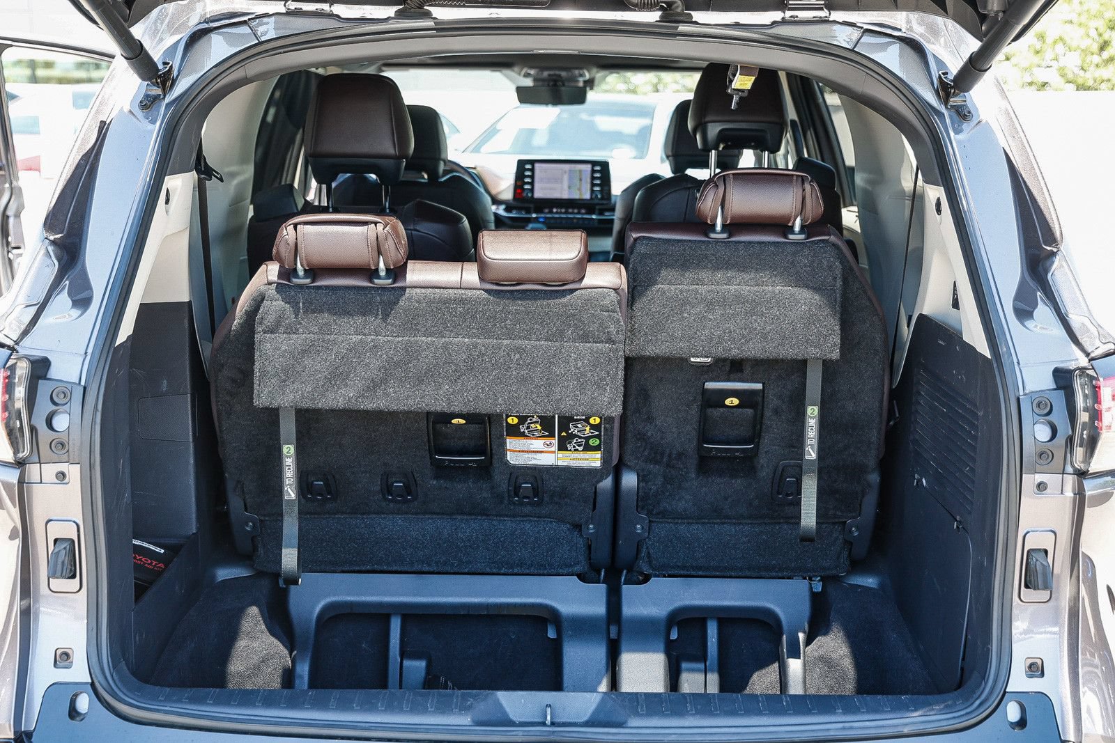 Used 2024 Toyota Sienna Platinum FWD image 25