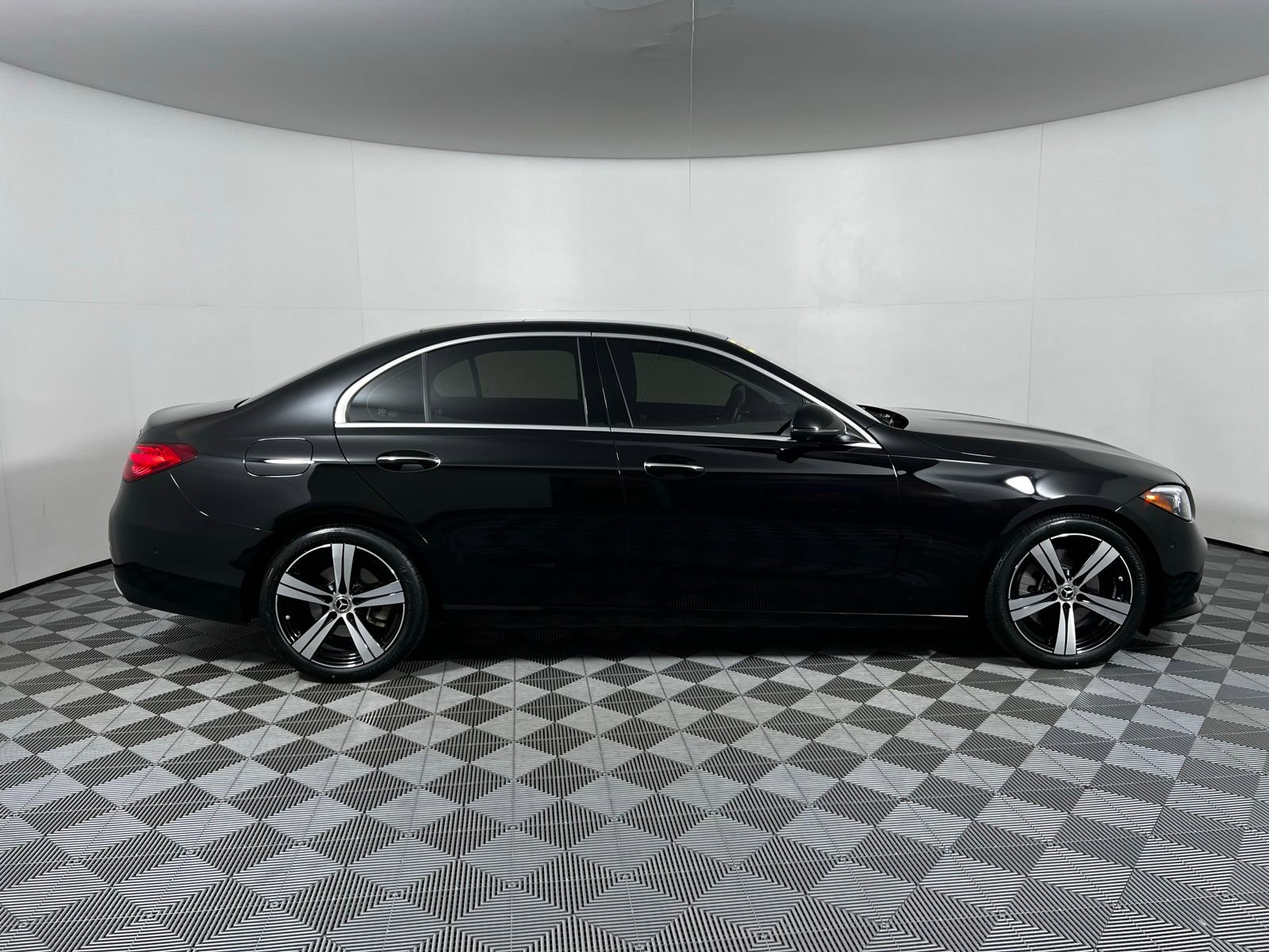 Used 2023 Mercedes-Benz C 300 4MATIC Sedan image 4