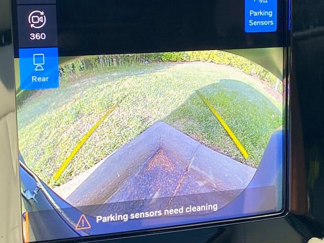 Used 2023 Volvo XC40 B5 Plus image 24