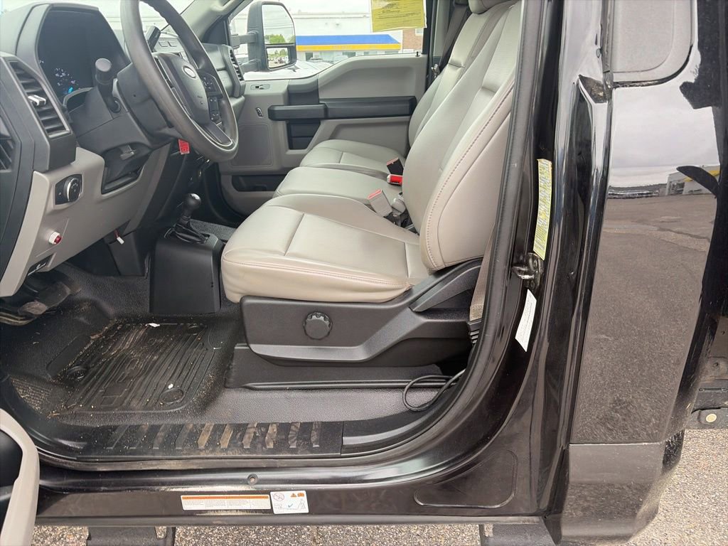 Used 2019 Ford F550 4x4 Regular Cab Super Duty w/ XL Value Package image 7
