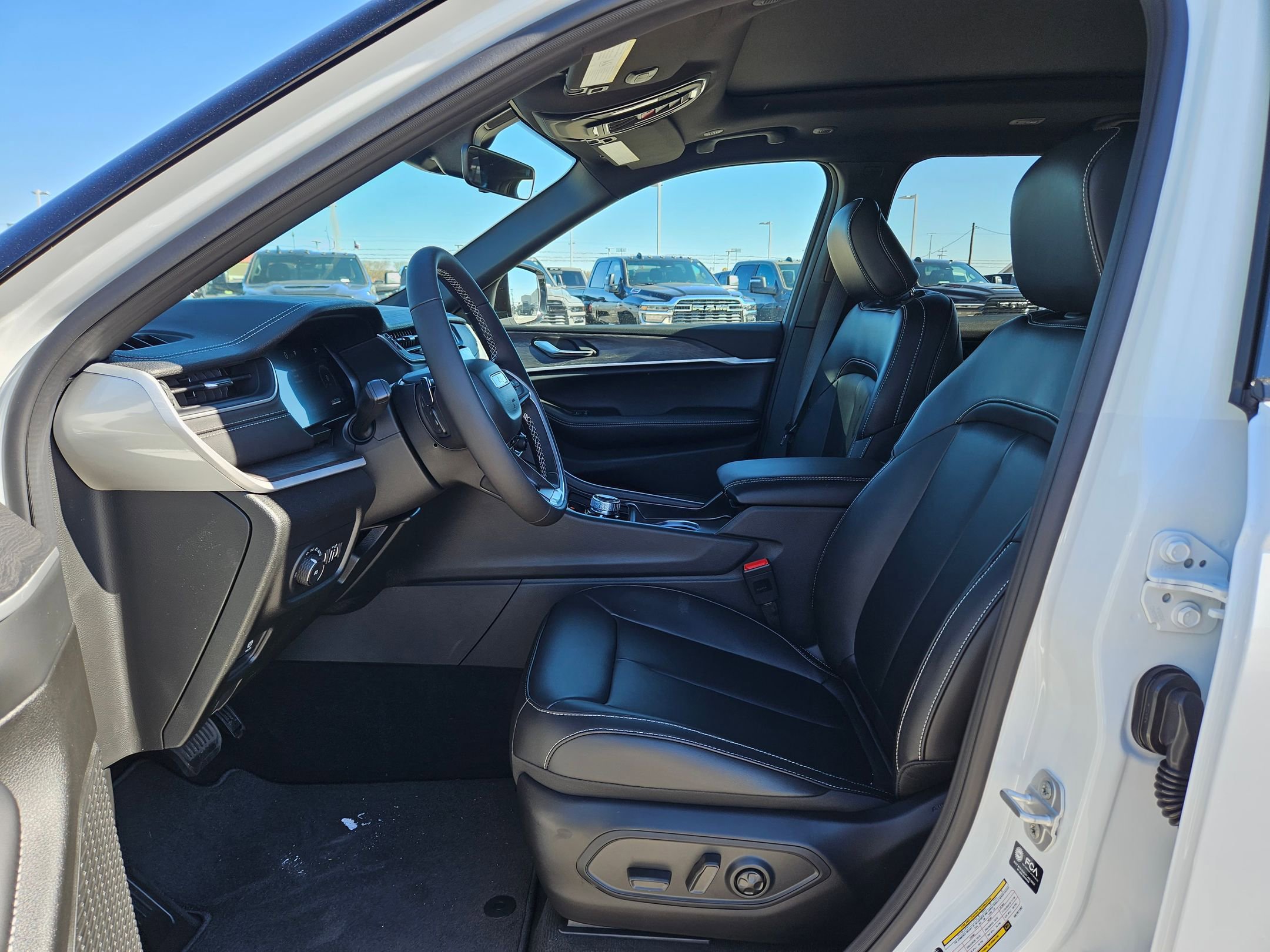 New 2025 Jeep Grand Cherokee L Limited image 9