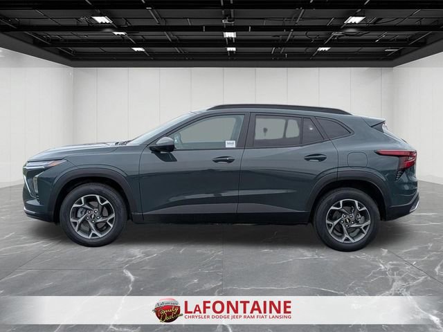 Used 2025 Chevrolet Trax LT w/ LT Convenience Package image 2