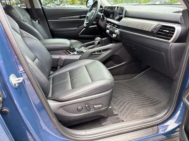 Used 2025 Kia Telluride EX w/ EX Captain's Chair Package FWD image 13