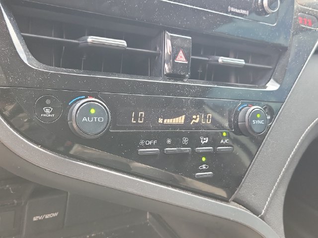Used 2022 Toyota Camry SE FWD image 32