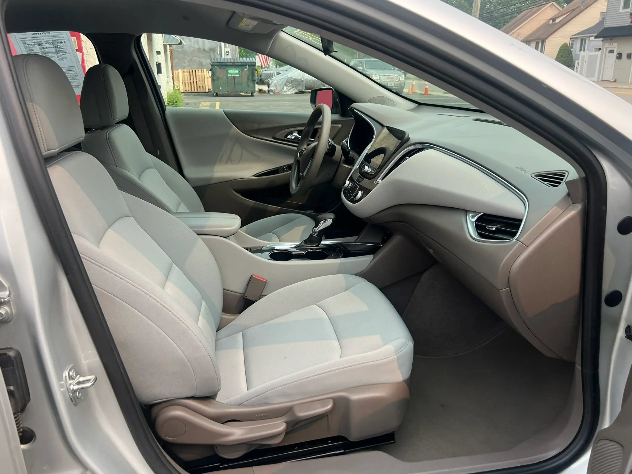 Used 2021 Chevrolet Malibu LT FWD image 30