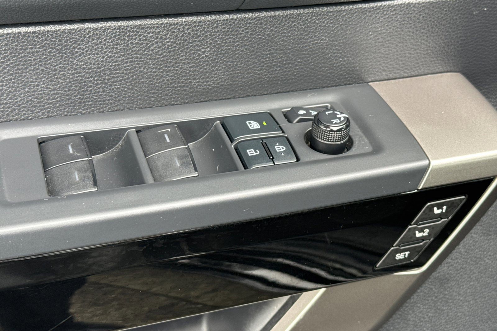 Used 2022 Toyota Tundra Limited image 13