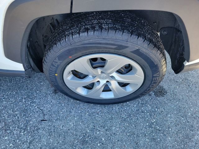 Used 2022 Toyota RAV4 LE FWD image 6