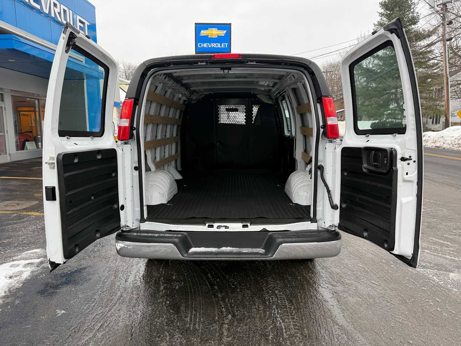 Used 2023 GMC Savana 2500 w/ Driver Convenience Package image 22