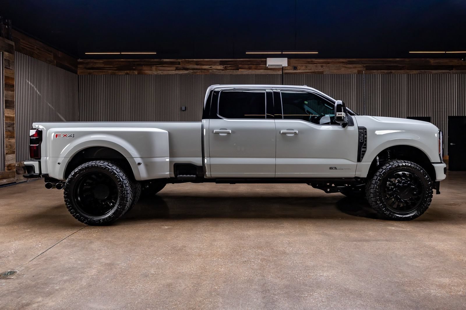 Used 2026 Ford F350 Platinum w/ FX4 Off-Road Package AWD/4WD image 11
