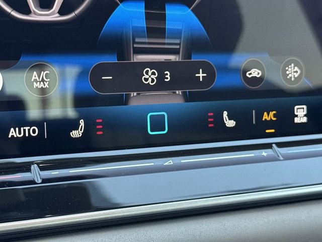 New 2025 Volkswagen Tiguan SE image 21