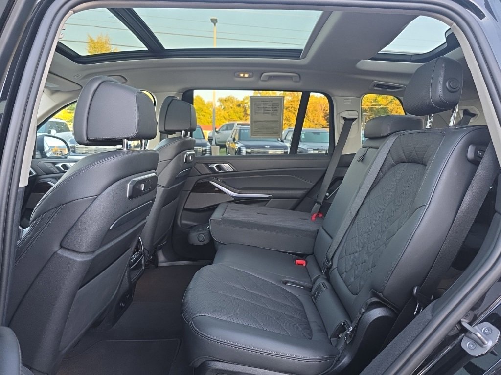 Used 2024 BMW X7 xDrive40i image 16