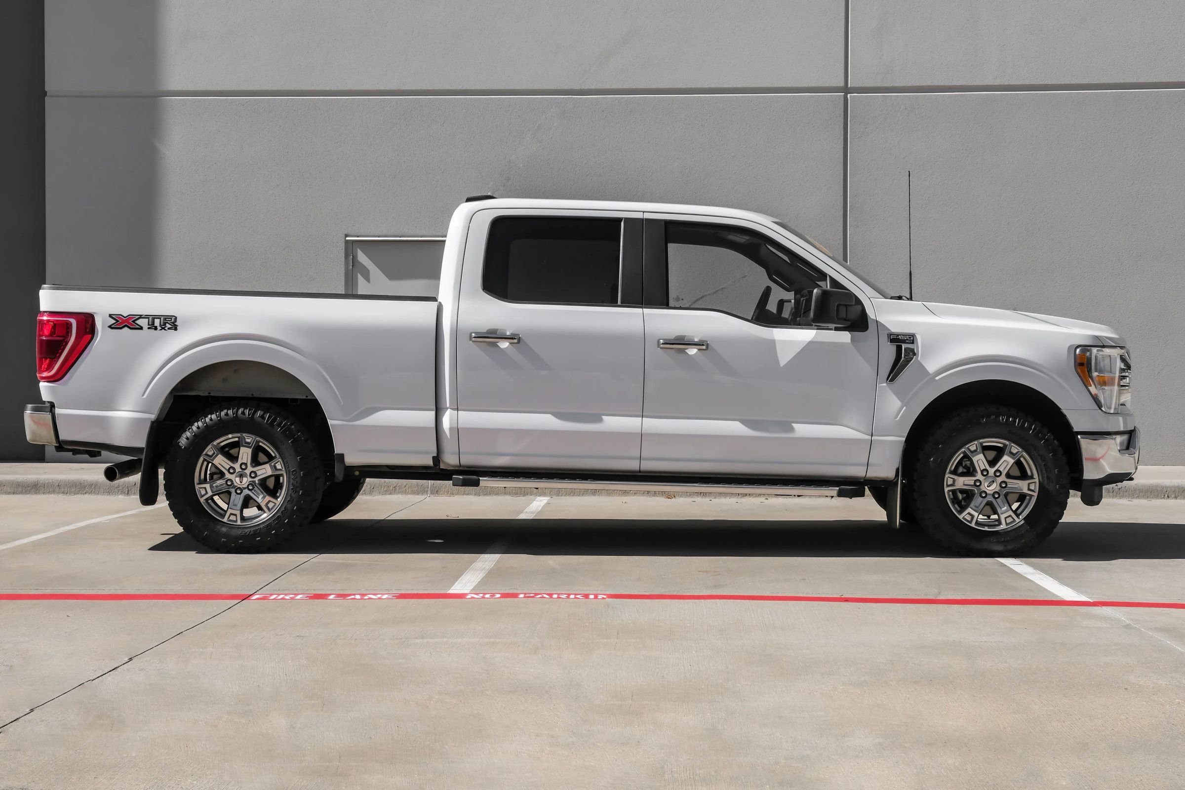 Used 2019 Ford F150 XLT w/ Equipment Group 302A Luxury image 2