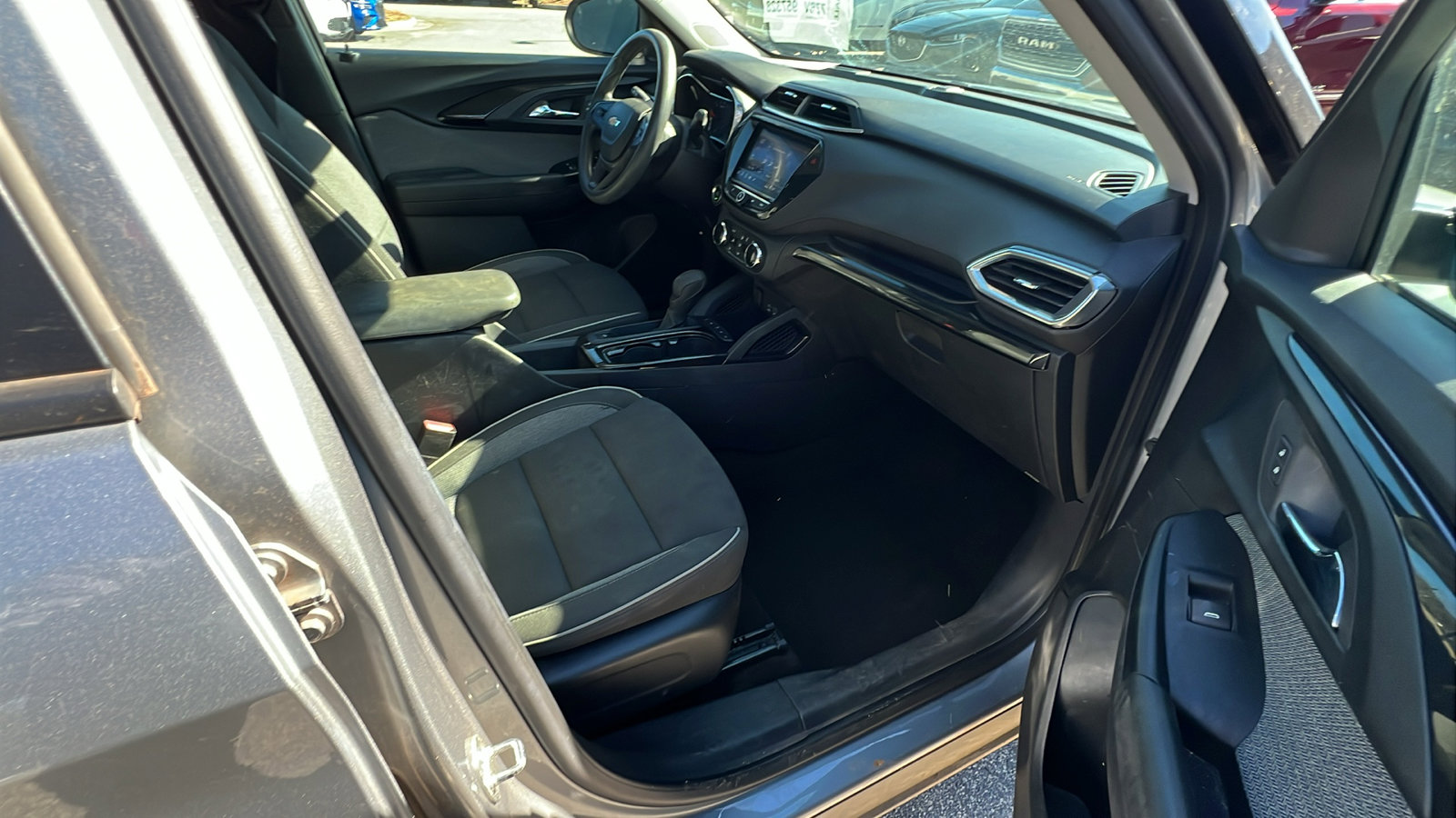 Used 2023 Chevrolet TrailBlazer LT w/ Convenience Package image 19