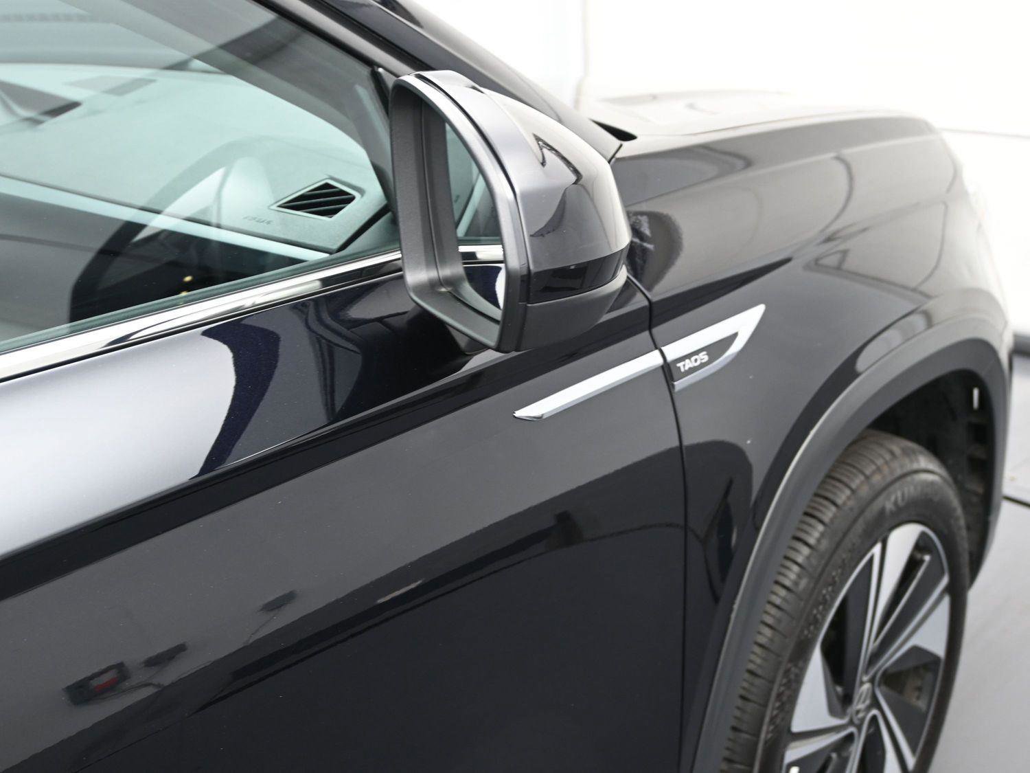 Used 2024 Volkswagen Taos SE image 15