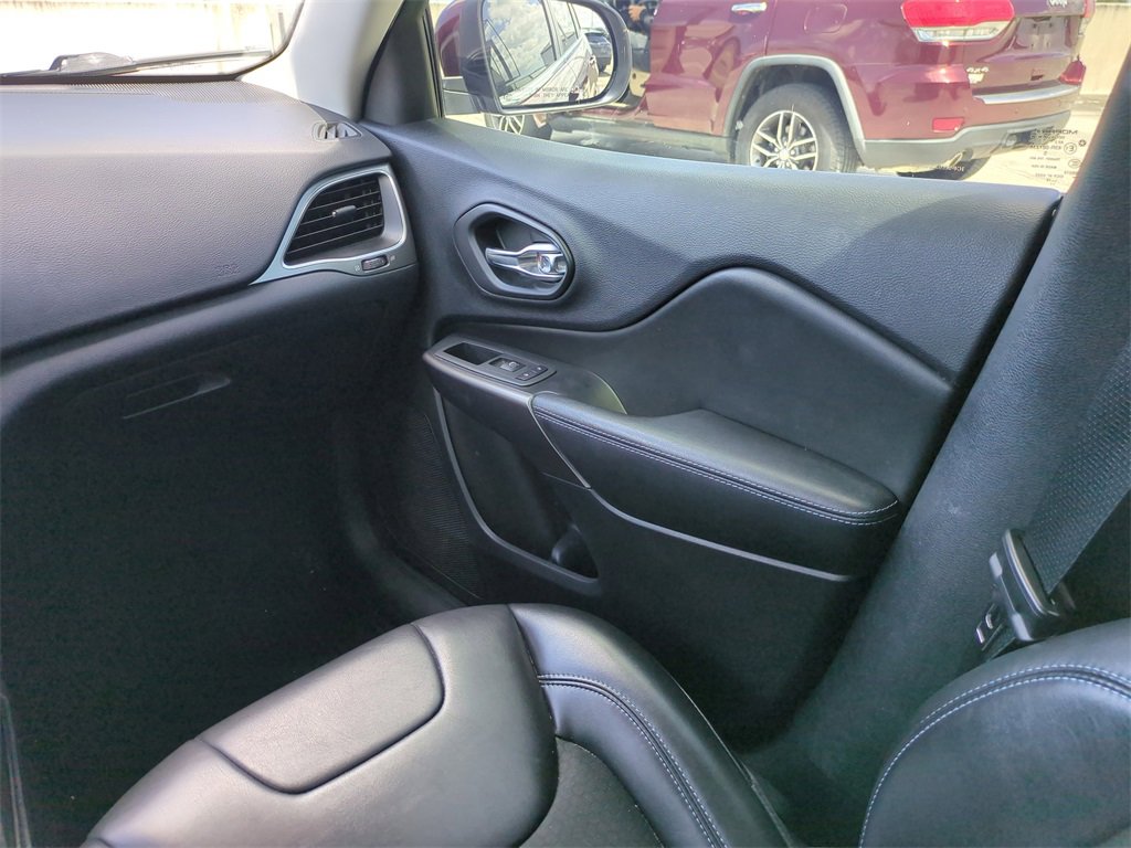 Used 2020 Jeep Cherokee Latitude Plus image 17