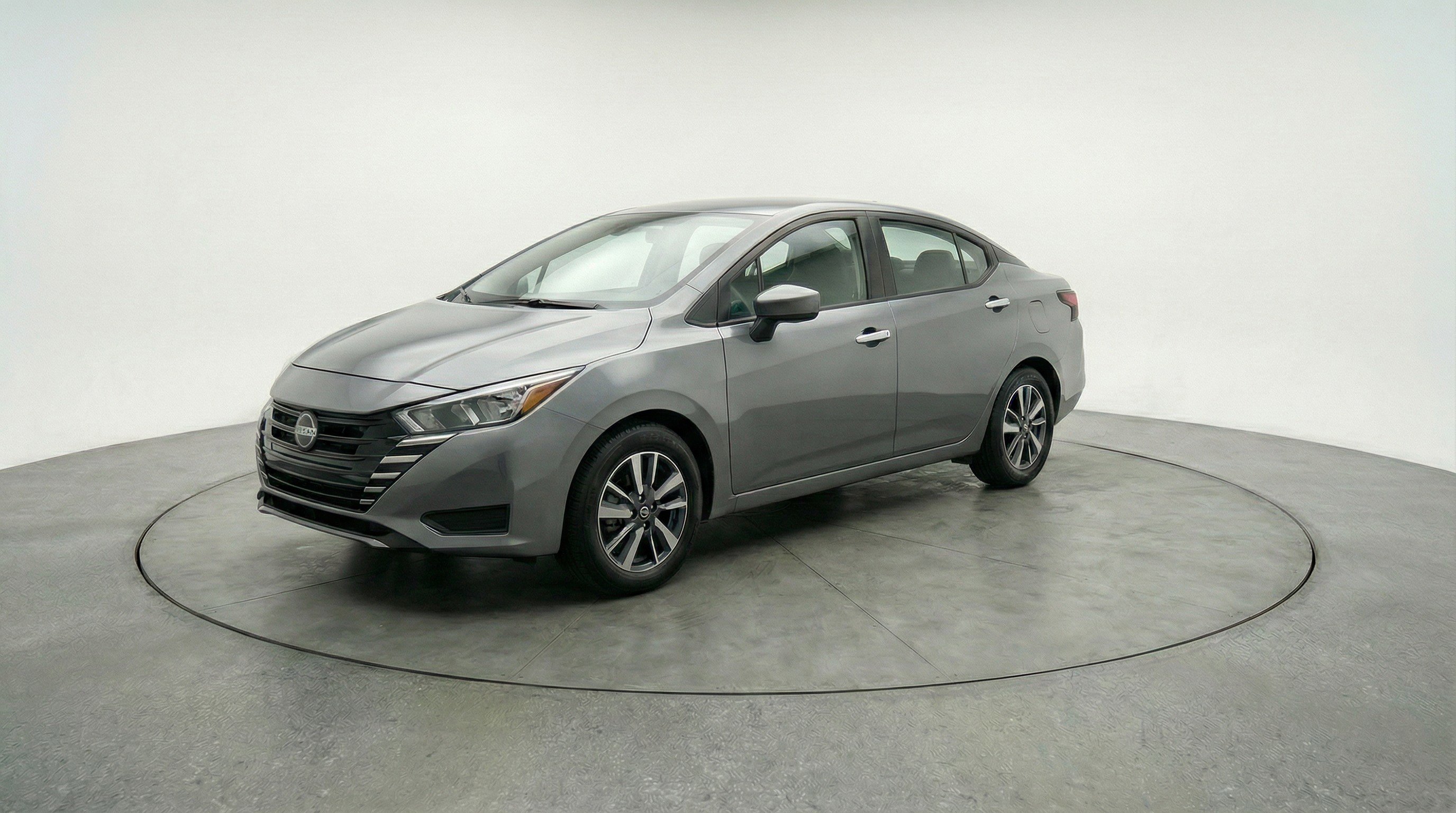 Used 2025 Nissan Versa SV image 3