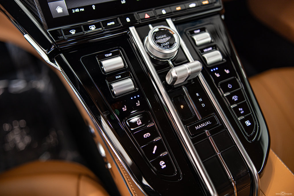 Used 2025 Aston Martin V8 Vantage Coupe RWD image 25