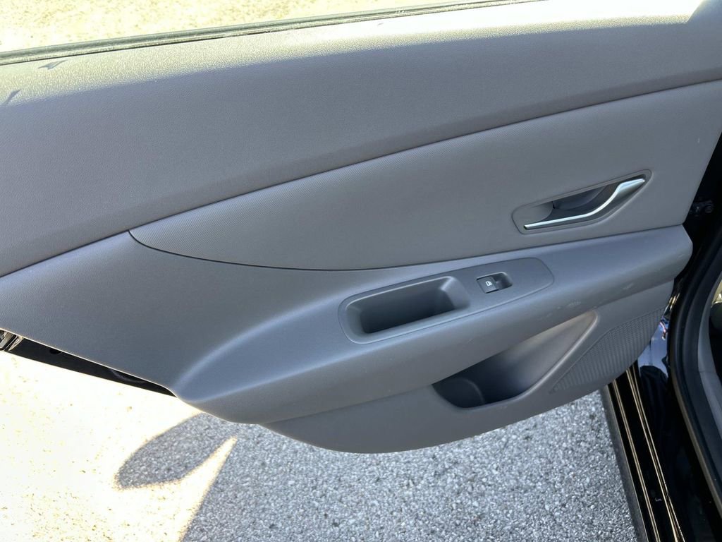 Certified 2025 Hyundai Elantra SEL image 19