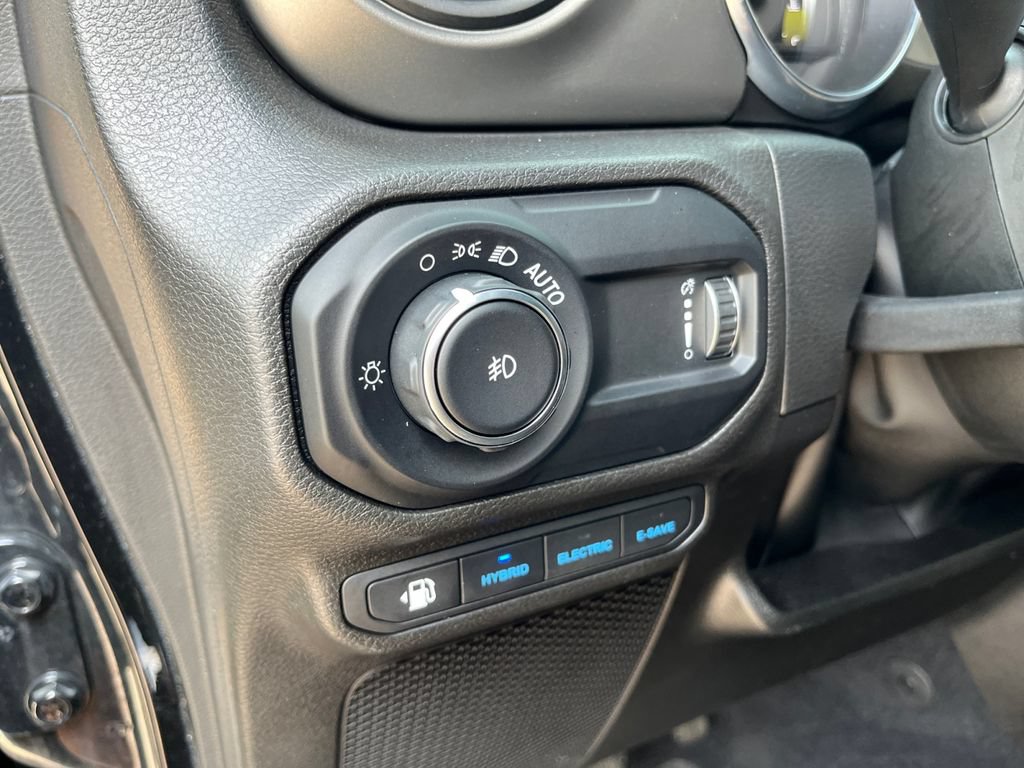 Used 2023 Jeep Wrangler Unlimited w/ Sun & Screen Package AWD/4WD image 25