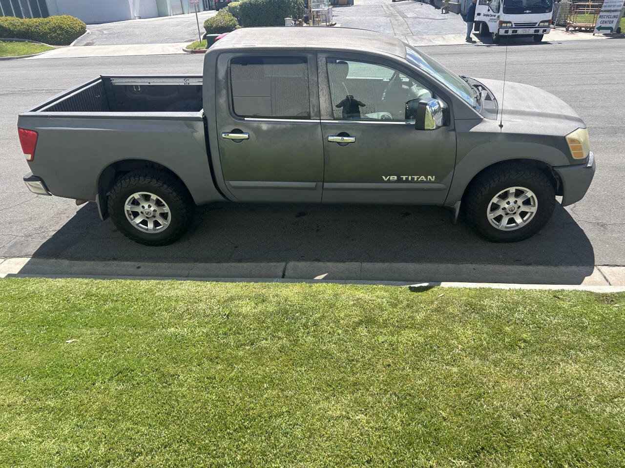 Used 2005 Nissan Titan SE w/ (R02) SE Off-Road Pkg image 3