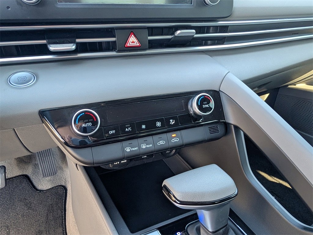 Used 2023 Hyundai Elantra SEL w/ Preferred Accessory Package image 13